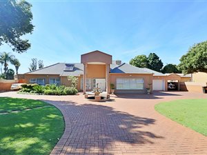 4 Bed House in Alphen Park