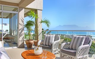 4 Bedroom House in Bloubergstrand