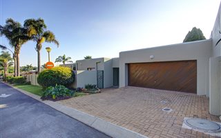 3 Bedroom House in Helderkruin