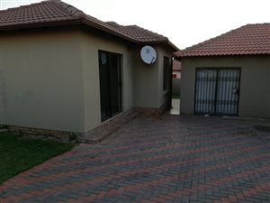 2 Bed House in Cosmo City