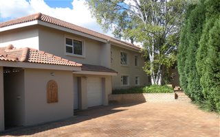 5 Bedroom House in Maroeladal