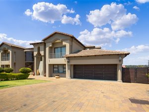 5 Bed House in Amberfield Valley