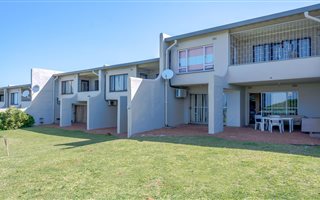 3 Bedroom Apartment in Blythedale Beach