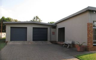 3 Bedroom House in Erasmus