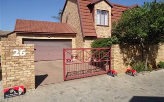 3 Bedroom Townhouse in Ruimsig