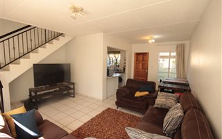 3 Bedroom Cluster in Roodepoort Central