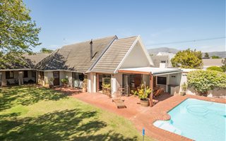 3 Bedroom House in Bergvliet