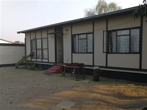 3 Bedroom House in Leeuhof
