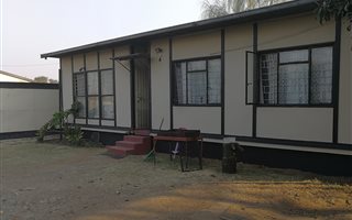 3 Bedroom House in Leeuhof