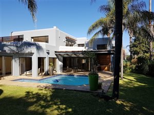 5 Bed House in Benmore Gardens