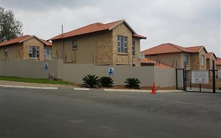 3 Bedroom Duplex in Honeydew Manor