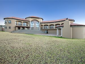 6 Bed House in Mooikloof Heights