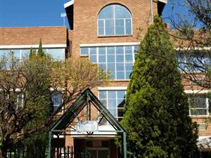 700 m² Office Space in Clubview