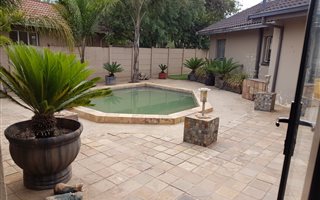 6 Bedroom House in Pomona