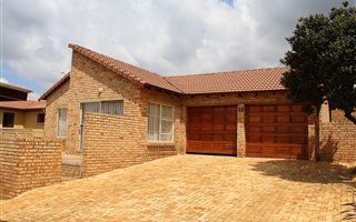 2 Bedroom Simplex in Willowbrook