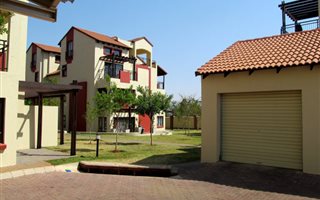 1 Bedroom Apartment in Hazeldean (Silverlakes Surroundings)