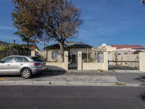 6 Bed House in Kenwyn