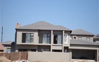 3 Bedroom Duet in Thatchfield
