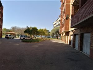 2 Bed Apartment in Zwartkop