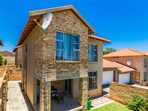 3 Bedroom Townhouse in Honeydew Manor
