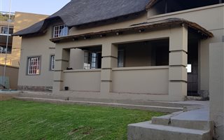 5 Bedroom House in Roodekrans