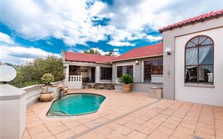 4 Bedroom House in Florida Hills