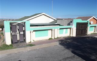 4 Bedroom House in Kwamagxaki