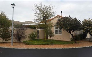 3 Bedroom House in Sunningdale