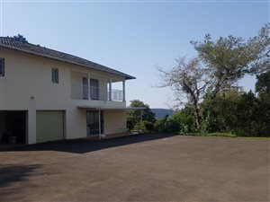 6 Bed House in Blackridge
