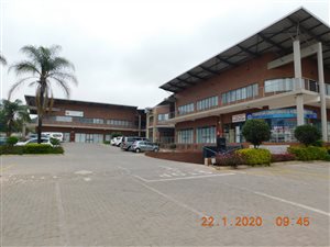1175 m² Office Space in Shere