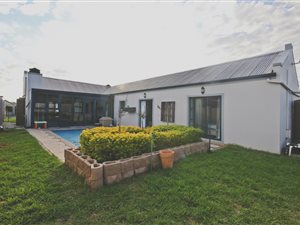 3 Bed House in Somerset Country Estate