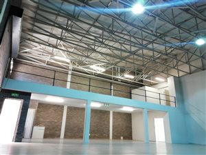 450 m² Industrial space in Stormill