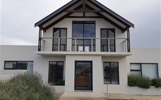 4 Bedroom House in Kleinbaai