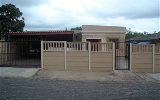 4 Bedroom House in Paarl Central East