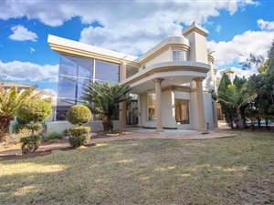 5 Bed House in Silver Lakes Golf Estate