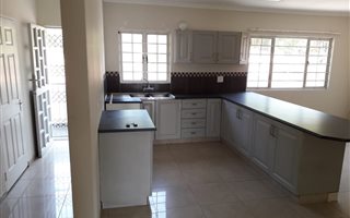 2 Bedroom Flat in Sea View