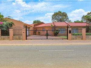 3 Bedroom House in Lenasia