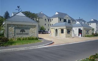 2 Bedroom Apartment in St Dumas
