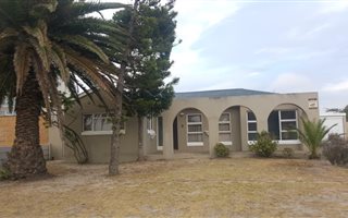 2 Bedroom Townhouse in Bloubergrant