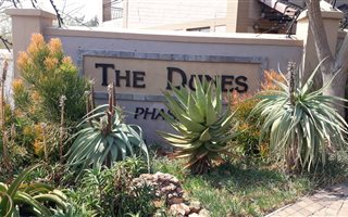 3 Bedroom Cluster in Ruimsig Country Estate