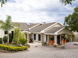 9 Bed House in Old Place