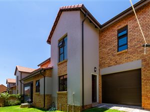 3 Bed Townhouse in Honeydew Ridge