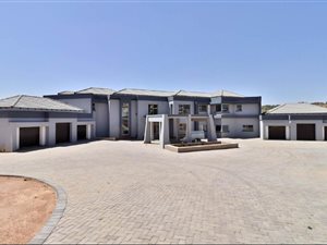 5 Bed House in Mooikloof Equestrian Estate