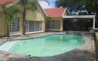 5 Bedroom House in Meredale