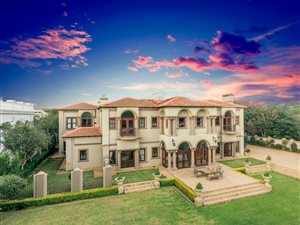 6 Bedroom House in Silver Lakes Golf Estate