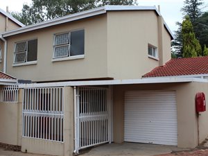 4 Bed Townhouse in Waterkloof Glen