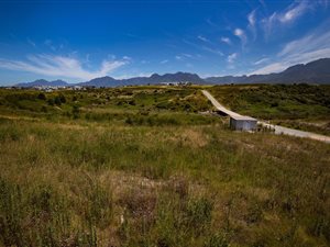 1702 m² Land available in Kingswood Golf Estate