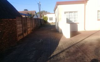 2 Bedroom House in Daspoort
