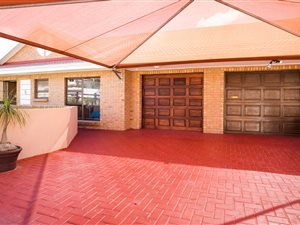 4 Bed Townhouse in Hartenbos