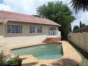 4 Bed House in Isandovale